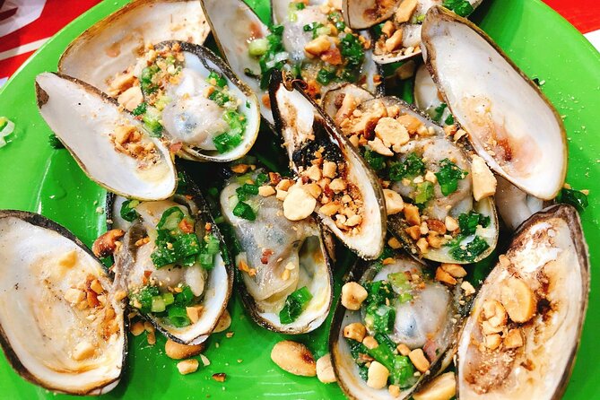 Ho Chi Minh Nightlife & Street Food Tour By Motorbike - Chợ Lớn’s Phố Tau Sai Gon (Quận 5): Street-Scene Photos and Real Local Eating