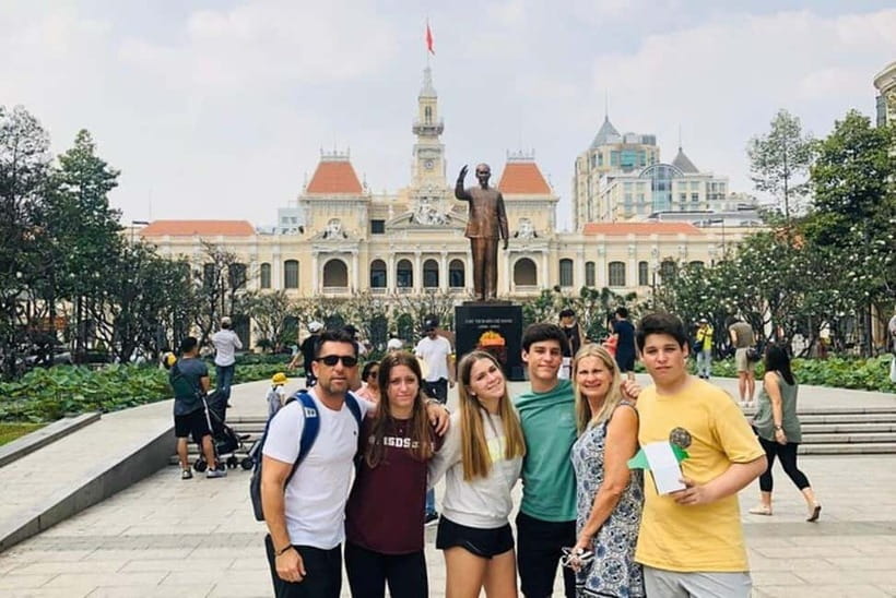 Ho Chi Minh: Private Full-Day Highlights & Bitexco Skydeck - Cho Lon (Chinatown) and Thien Hau Temple: the spiritual pause inside the crowds