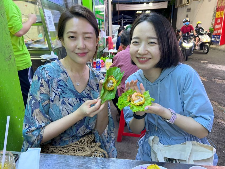 Ho Chi Minh: Street Food Experience in Saigon by Walking - How the tastings work: savory first, then sweet and cold