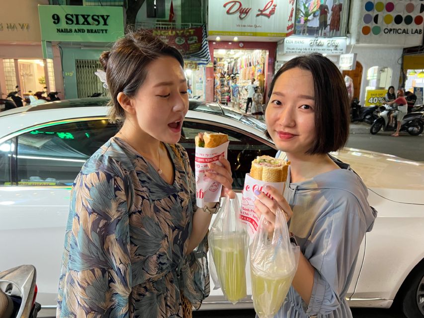 Ho Chi Minh: Street Food Experience in Saigon by Walking - A second local stop for bánh mì and street snacks
