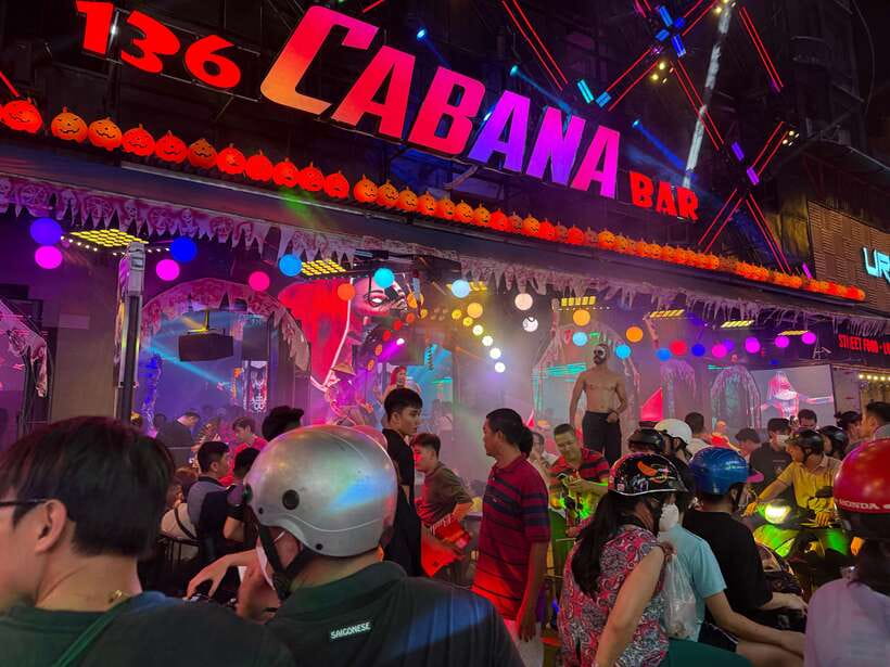 Ho Chi Minh Street Food Private Walking Tour With Good Guide - Choosing Between Luxury Stops and Truly Local Street Vendors