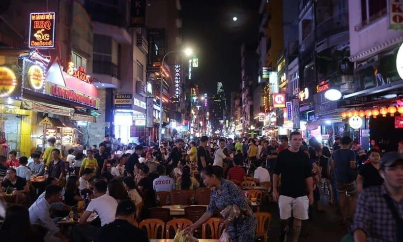 Ho Chi Minh: Tasty Vegan Food and local Beer by Motorbike - The 4-hour flow: Opera House meet point to District 10 lanes