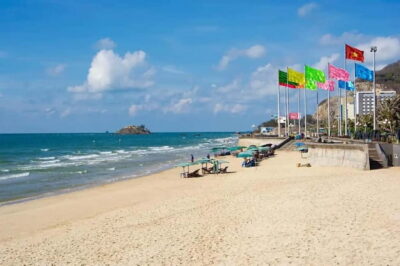 Ho Chi Minh: Vung Tau 1-Day Tour with Christ Statue & Lunch - Christ the King Statue: The Climb, the Views, and the Maintenance Note