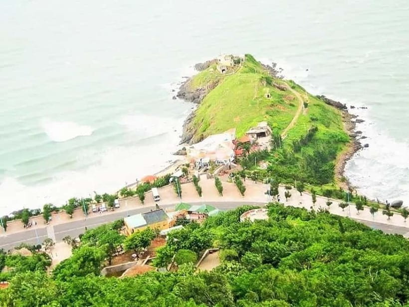 Ho Chi Minh: Vung Tau 1-Day Tour with Christ Statue & Lunch - White Palace (Bach Dinh): French Colonial Architecture at Sea Level