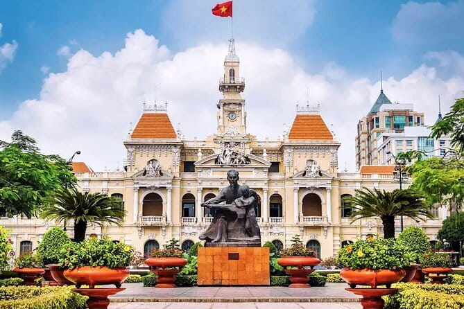 Jeep tour Sai Gon Private half day culture and history tour - Independence Palace, Notre Dame, Central Post Office: the core District 1 block