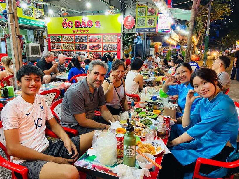 KISSTOUR | Motorbike Food Tour Female Drivers in Ho Chi Minh - District contrast: how the ride becomes sightseeing