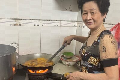 Local Cooking Class At Auntie's Home - Wet Market Stop #1: Hitting the Ingredient Source (and How Bartering Fits In)
