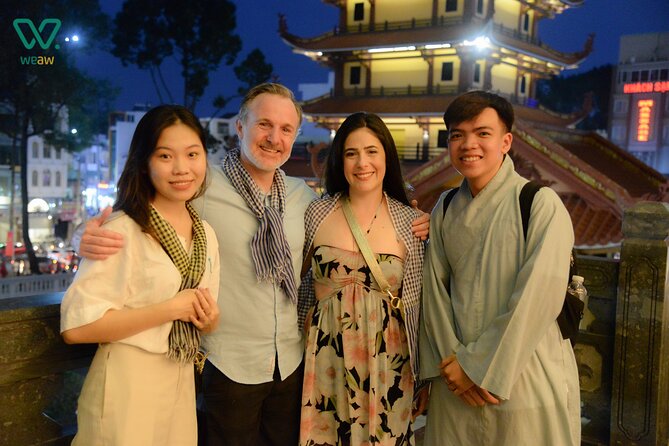 Lotus Experience - Live Vietnamese folk music and the welcome gift set
