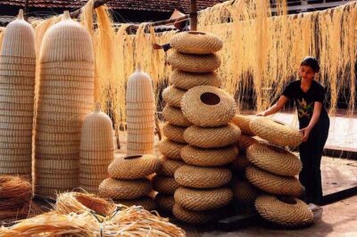 Mekong Delta Tour Full Day Cai Be-Vinh Long - On the water in Cai Be: motorized cruise, then rowboat canals