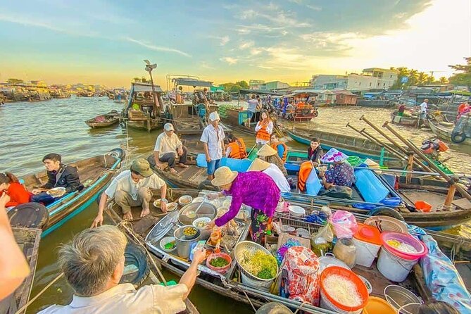 Mekong Delta Tour with Kayaking, Cycling and Cooking - The Mekong’s spiritual stop: Vinh Tràng Pagoda in Mỹ Tho