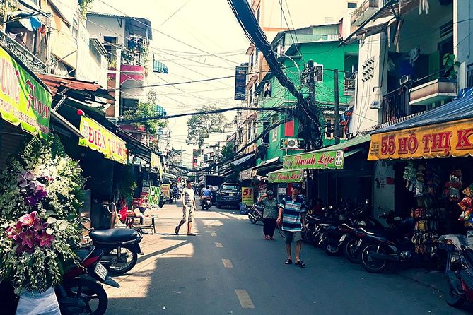 Morning Saigon Unseen+Street Food Tour with Ao Dai Riders Option - Ba Thien Hau Temple and Chinese Heritage in District 5
