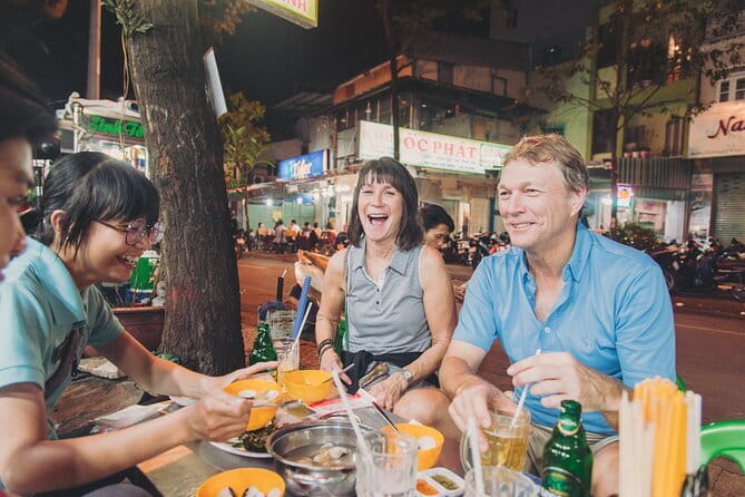 Night Food Tour in Saigon By Scooter - Stop 1: Nguyen Thien Thuat Apartment Buildings and the everyday dining vibe