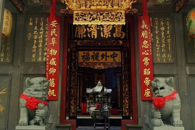 Private China Town Walking Tour in Ho Chi Minh City - Ong Bon Pagoda: the God of the Sky and architectural cues