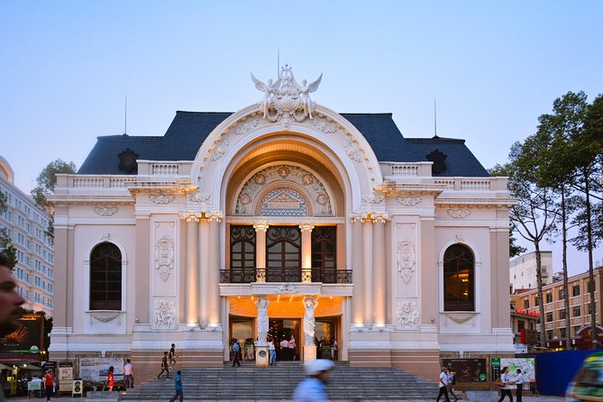 Private Ho Chi Minh City Tour - People’s Committee building and Saigon Opera House: the best time is later