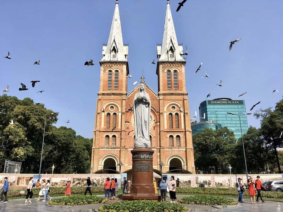 Private Saigon Highlights Tour by Car – Flexible Half Day - Ho Thi Ky Flower Market: Wholesale lanes open 24 hours