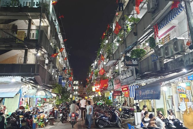 Private sight-seeing motorbike tour with local expert/student in HCMC - Motorbike comfort and safety you can count on