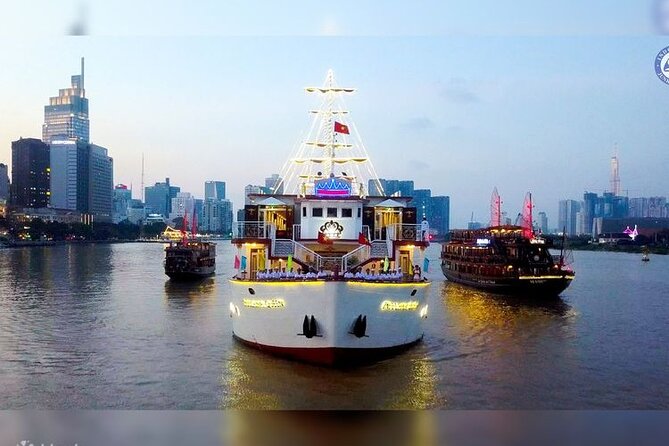 Private Tour Water Puppet Show And Cruise Tour On Saigon River - Dinner on the yacht: food, music, and what to expect