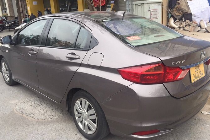 Private transfer Tan Son Nhat airport - Hotels in Ho Chi Minh - The ride into the city: air-conditioned comfort, real traffic