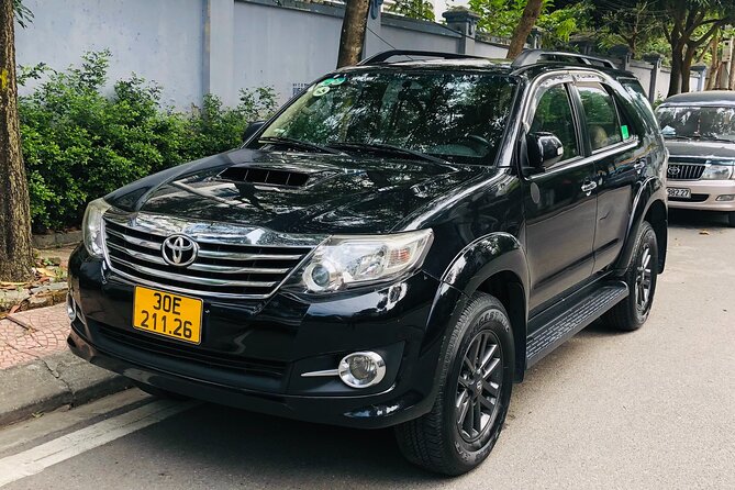 Private transfer Tan Son Nhat airport - Hotels in Ho Chi Minh - Finding your driver: column 10 vs hotel lobby