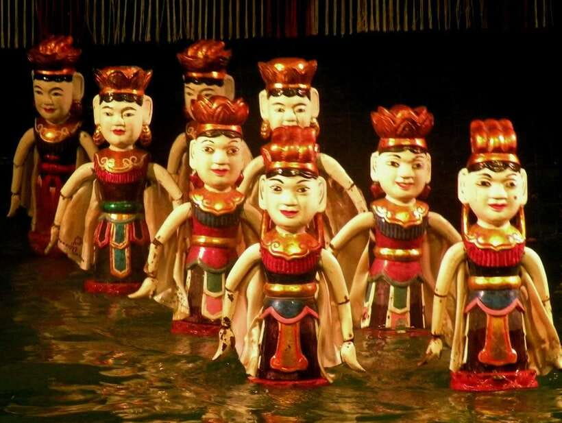 Saigon by Night: Traditional Dinner Cruise - From the theater to Bach Dang Port: the “photo and board” moment
