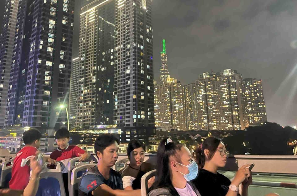 Saigon: City Sightseeing 45-Minute Panoramic Night Tour - Turtle Lake and Diamond Plaza: a mix of local life and big-city shine