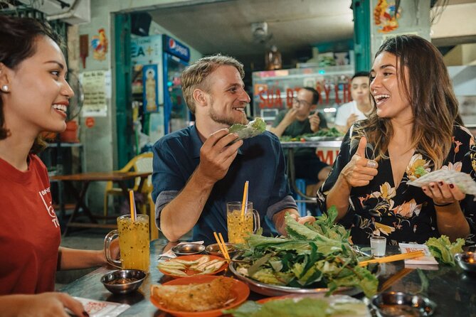 Saigon city tour & Street food - District 5 fashion streets and local-life wandering