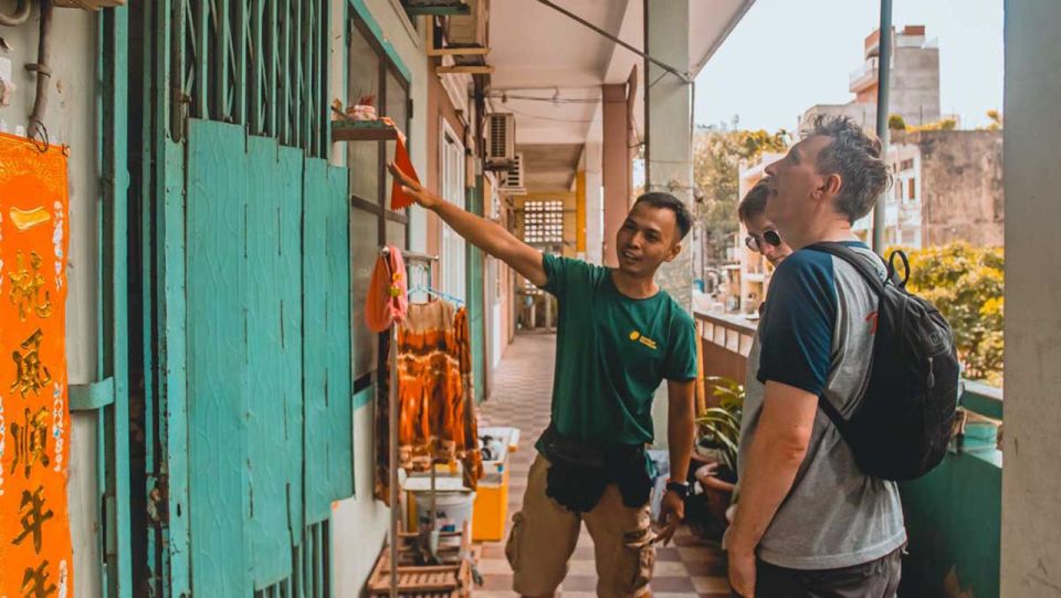 Saigon Off-the-Beaten Path-Cycling Tour in Ho Chi Minh City - Stop 1: District 4’s Saigon Reborn stories and alleyway clues