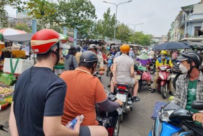 Saigon Private/Small Group Walking Food Tour with 13 Tastings - Stop 1 in District 3: Nguyen Thien Thuat alleys and a warming noodle soup