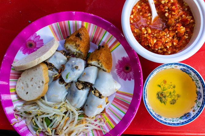 Saigon Vegan Food Tour by GirlPower Motorbike Riders | KissTour - The ride experience: scooter comfort and simple safety rules