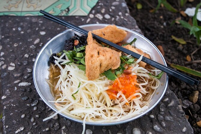 The 10 Tastings of Ho Chi Minh City With Saigon Vibes - Stop 3: Ho Thi Ky Flower Market and the supply chain behind the beauty
