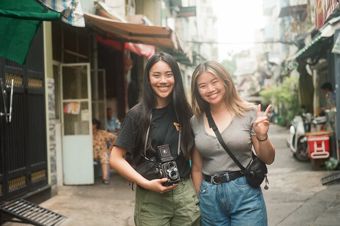 Using Medium Format film camera to discover Saigon - Alley street markets and a hidden apartment area