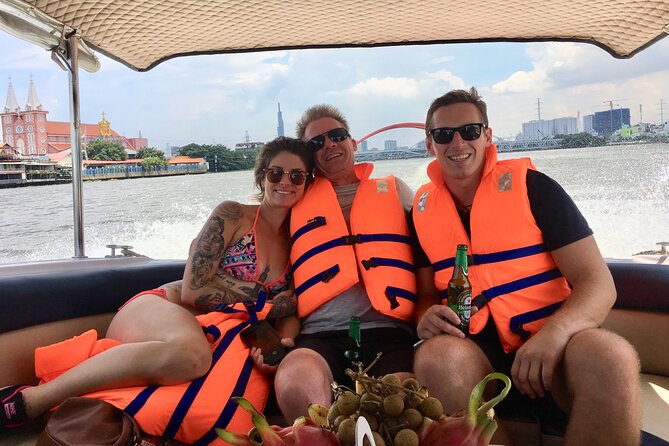 VIP Tour in Saigon: New Year’s Eve Fireworks 2027 by SpeedBoat - Food and drinks: more than a token snack