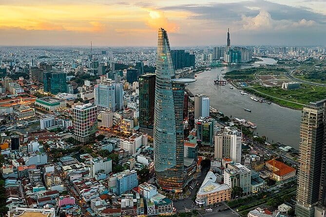 Water Puppet Show And Dinner Cruise On Saigon River Private Tour - When the buffet plan changes: a fair warning
